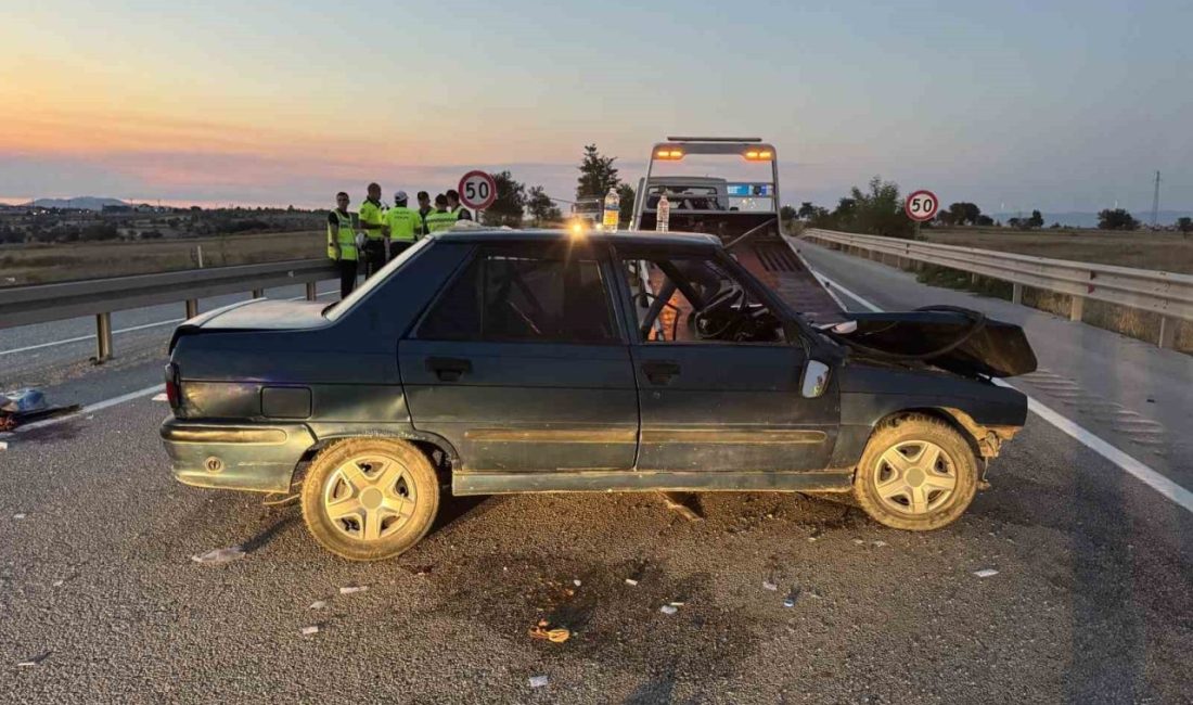 Kastamonu’da otomobil bariyerlere çarptı: 2’si ağır 5 yaralı Kastamonu’da sürücüsünün direksiyon hakimiyetini kaybetmesi neticesinde bariyerlere çarpan otomobildeki 5