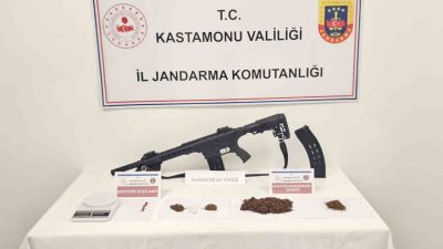 Kastamonu’da jandarm aekiplerince gerçekleştirilen uyuşturucu operasyonunda gözaltına alınan 10 şüpheliden