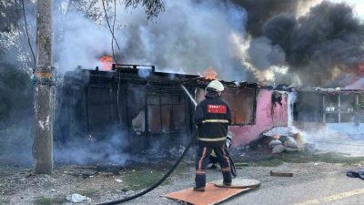 Sakarya’nın Erenler ilçesinde iki grup arasında çıkan ve 4 evin