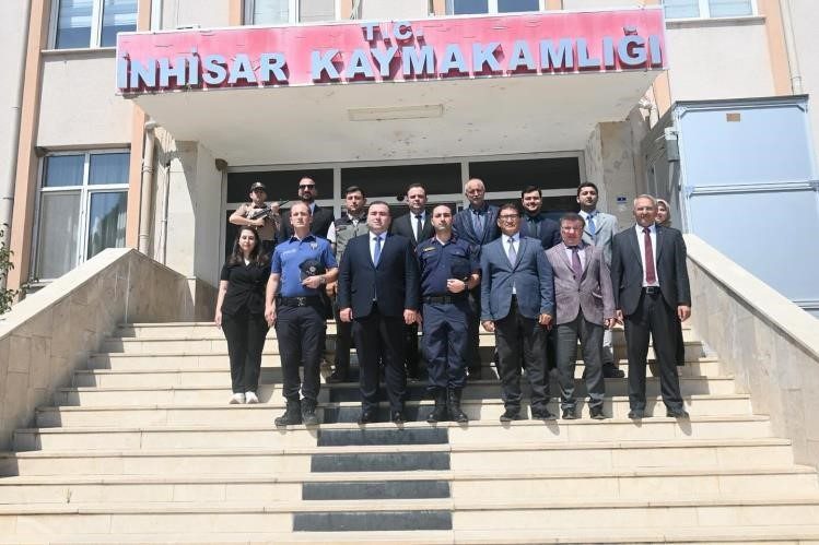 İnhisar Kaymakam Mücahit Ünal, kurum amirleriyle yaptığı toplantıda “Adalet ve