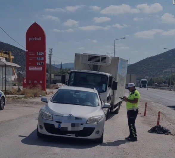 Bilecik’te Bölge Trafik Denetleme Şube Müdürlüğü ekipleri, hava araçlarıyla kırmızı