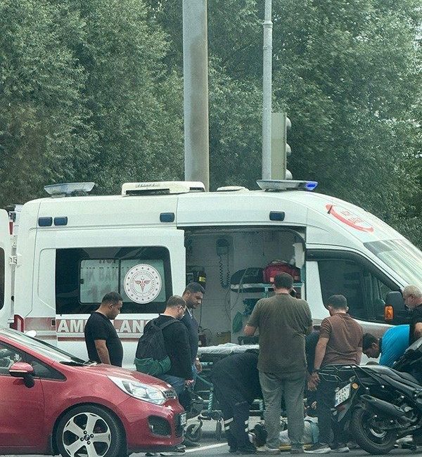 Sakarya’nın Akyazı ilçesi D-100 kara yolunda kırmızı ışıkta geçtiği ileri