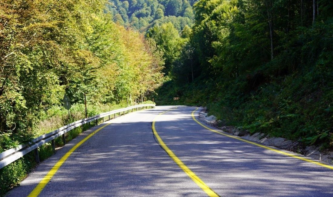 Kocaeli Büyükşehir Belediyesi, ulaşım güvenliğini artırmak amacıyla Kartepe zirve yolunda