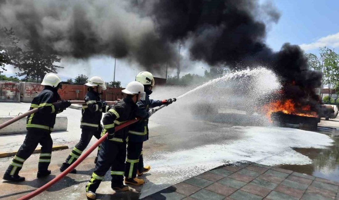 Kocaeli Büyükşehir Belediye Başkanı Tahir Büyükakın, itfaiye erlerinin sadece kentin