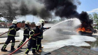 Kocaeli Büyükşehir Belediye Başkanı Tahir Büyükakın, itfaiye erlerinin sadece kentin
