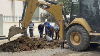 Kocaeli’nin Darıca ilçesinde altyapı çalışması sırasında doğal gaz borusu delindi.