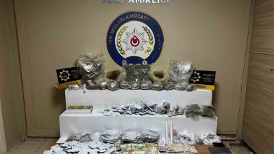 Kocaeli’de narkotik ekiplerince düzenlenen operasyonda yaklaşık 9,1 kilo uyuşturucu ele