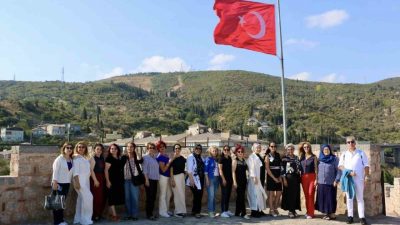 Kocaeli’nin farklı ilçelerinde görev yapan kadın muhtarlar, Körfez Belediyesi’ni ziyaret