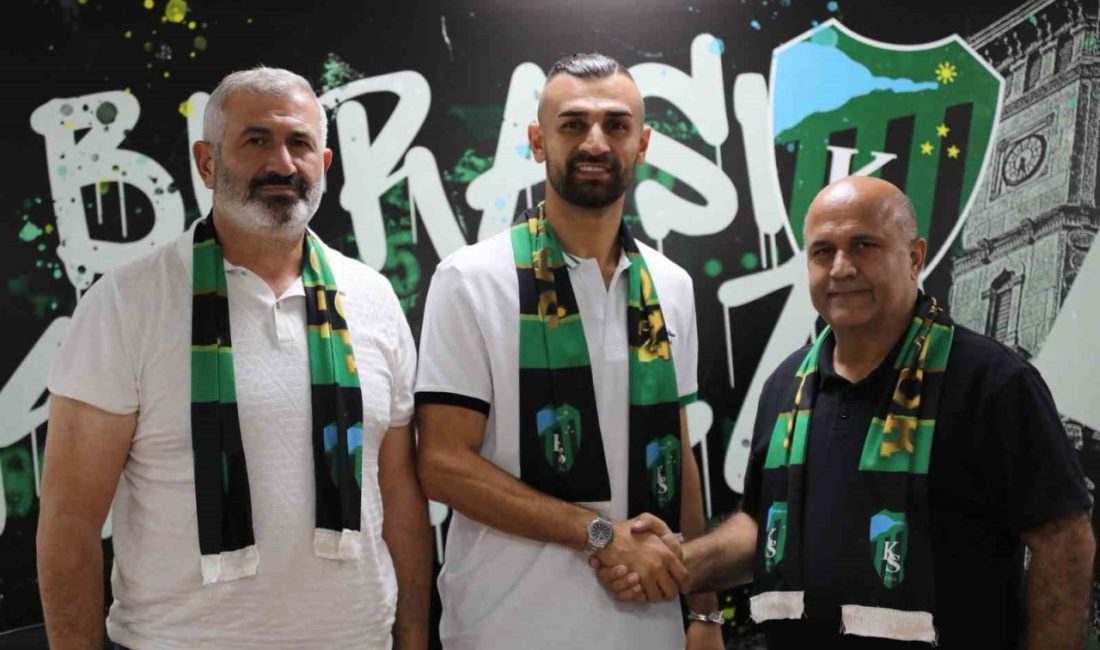 Kocaelispor, 33 yaşındaki forvet Serdar Dursun ile bir yıllık sözleşme