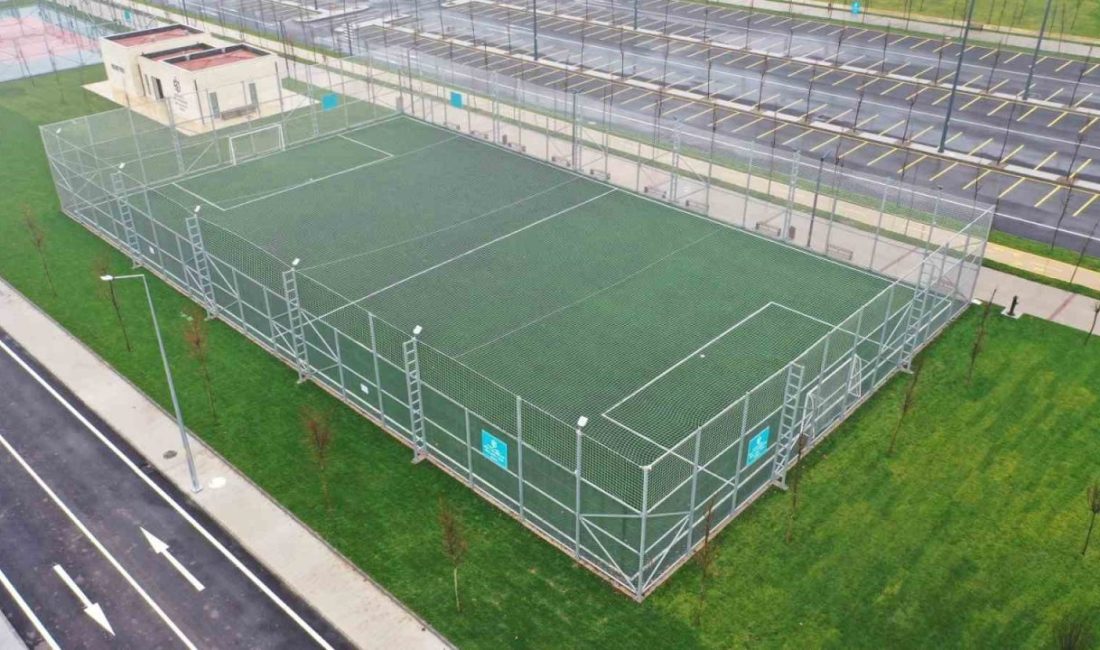 Kocaeli Büyükşehir Belediyesi, okullarda ve mahallelerde gençlerin spora yönelmesi ve