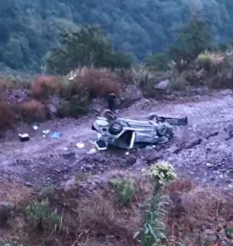 Kocaeli’nin Körfez ilçesinde kontrolden çıkan otomobilin şarampole devrilmesi sonucu sürücüsü