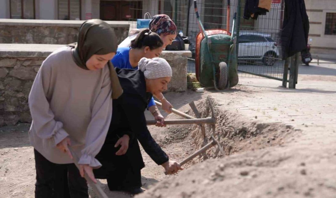 Düzce Belediyesi’nin destekleri ile gün yüzüne çıkarılan Konuralp Antik Tiyatrosu’ndaki