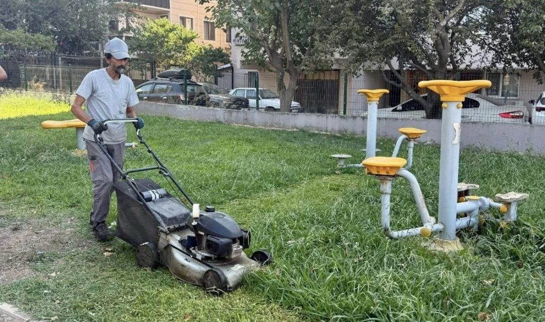 Körfez’de ekipler, ilçe genelinde bulunan park ve yeşil alanlarda ot