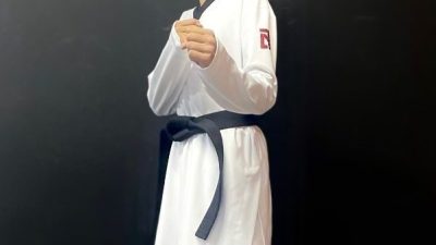 Körfez Gençlerbirliği Spor Kulübünün tekvandocuları Ravza Kahyaoğlu ve Eymen Küçükkaynar,