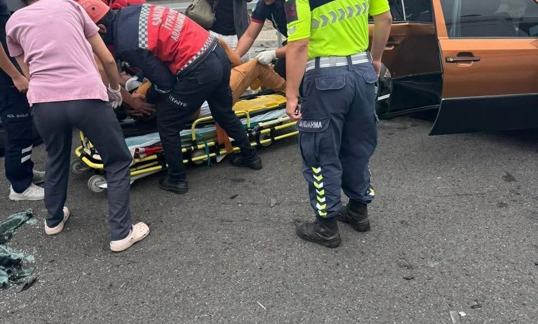 Kuzey Marmara Otoyolu’nda kaza, araç hurdaya döndü: 5 yaralı Kuzey Marmara Otoyolu Sakarya geçişinde aynı istikametteki iki otomobilin çarpışması