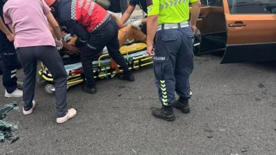 Kuzey Marmara Otoyolu Sakarya geçişinde aynı istikametteki iki otomobilin çarpışması