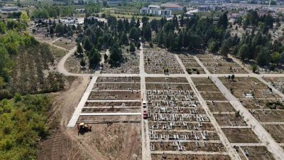 DÜZCE (İHA) – Düzce Belediyesi Mezarlıklar Müdürlüğü tarafından kentteki mezarlıklarda