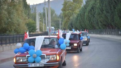 Bilecik’te gerçekleştirilen toplu sünnet şöleninde hediye bisikletlerine kavuşan çocuklar gönüllerince