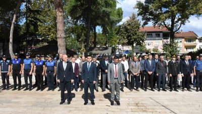 Bilecik’in Osmaneli ilçesinde 19 Eylül Gaziler Günü dolayısıyla tören düzenlendi.