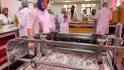 Bilecik’in Osmaneli ilçesinde üretilen ayva lokumu, yeniden Türkiye genelinde satışa