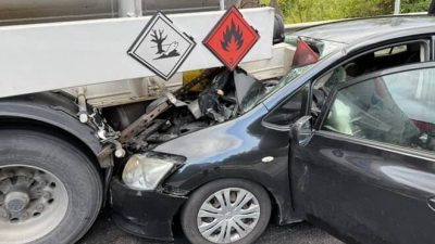 Düzce’de otomobilin tankere saplandığı kazada 1 kişi yaralandı. Kaza, Bolu