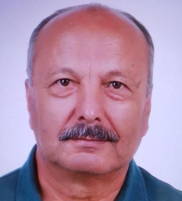 Otomobilin çarptığı emekli yarbay hayatını kaybetti Kocaeli’nin İzmit ilçesinde yolun karşısına geçmeye çalışan 72 yaşındaki emekli