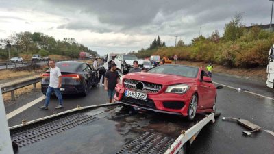 Anadolu otoyolu Düzce kesiminde meydana gelen 4 ayrı trafik kazasında