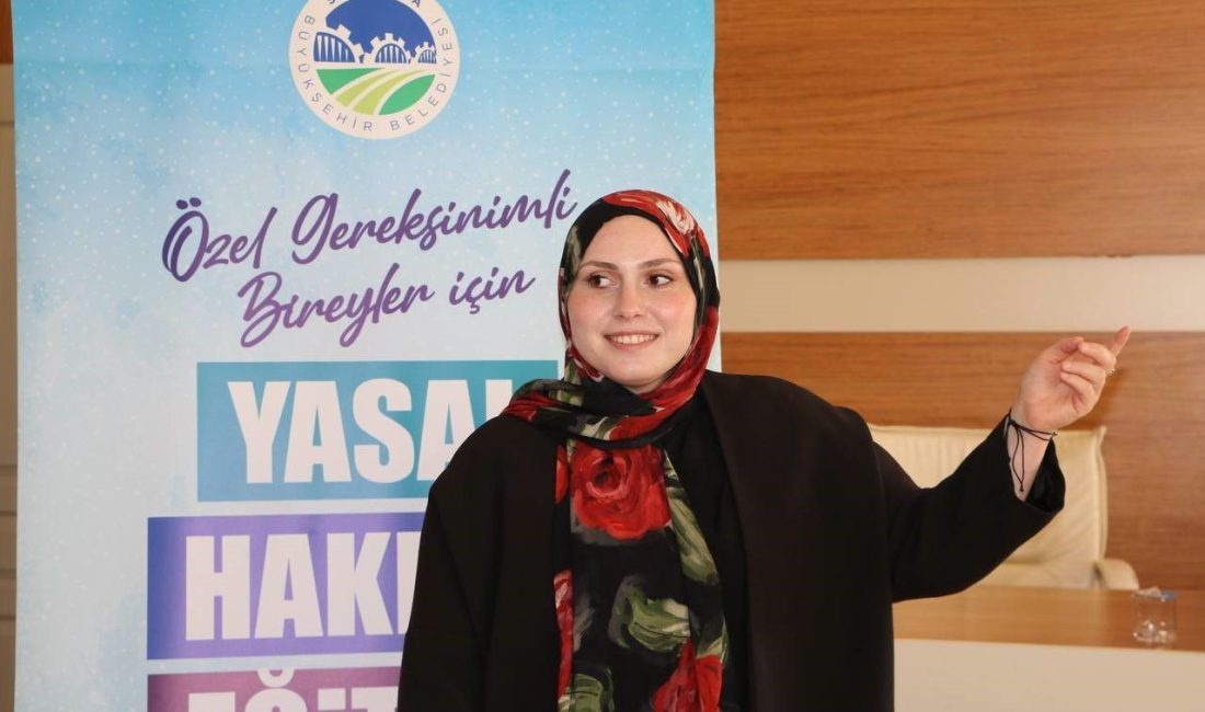 Söğütlü’de düzenlenen seminerde, özel gereksinimli bireyler ve ailelerine yasal haklarını,