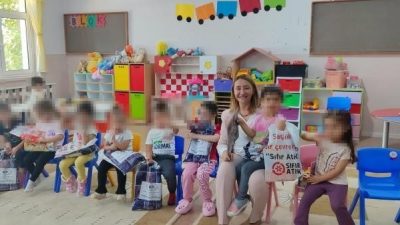 Pazaryeri Belediye Başkanı Zekiye Tekin öğrencilere kırtasiye desteğinde bulundu. Bilecik’in