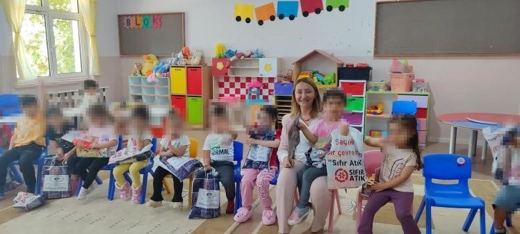 Pazaryeri’nde eğitime anlamlı destek Pazaryeri Belediye Başkanı Zekiye Tekin öğrencilere kırtasiye desteğinde bulundu. Bilecik’in