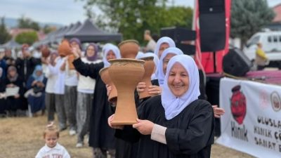 Bilecik’in Pazaryeri ilçesinde gerçekleştirilen “Uluslararası Kınık Çömlek & Sanat Festivali”