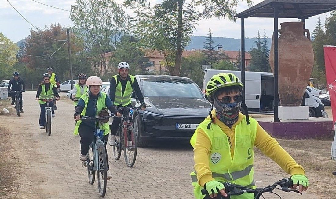 Bilecik’ten yola çıkan bisikletçiler, 35 kilometrelik zorlu parkuru tamamlayarak, Pazaryeri