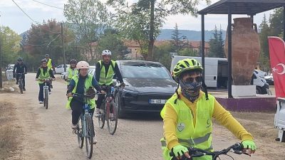 Bilecik’ten yola çıkan bisikletçiler, 35 kilometrelik zorlu parkuru tamamlayarak, Pazaryeri