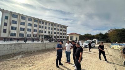 Sakarya’nın Hendek ilçesinde polis ve jandarma ekipleri, öğrencilerin güvenliği için