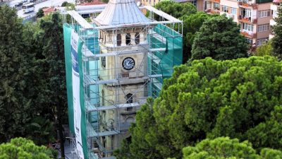 Kocaeli Büyükşehir Belediyesi’nin başlattığı restorasyonla tarihi İzmit Saat Kulesi’nde yıllardır