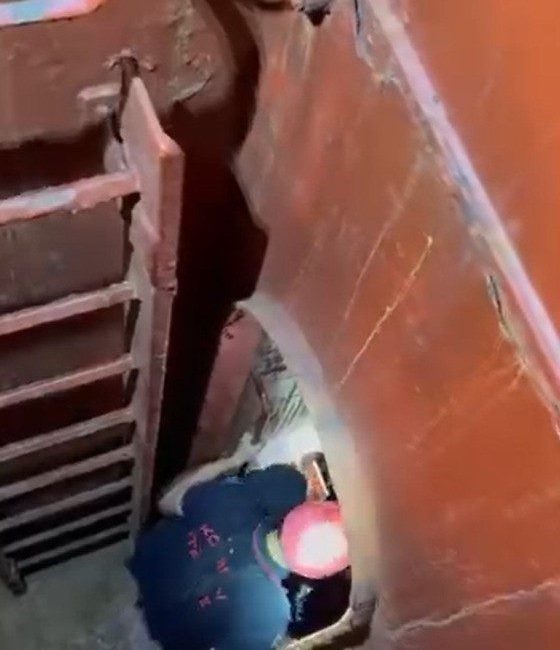 Kocaeli’de Safiport Limanı’nda bir işçi geminin ambarına düşerek yaralandı. Olay,
