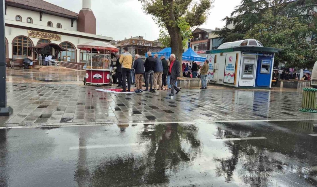 DÜZCE (İHA) – Düzce’de etkili olan sağanak sebebiyle camilerde yer