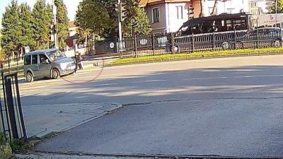 Sakarya’nın Adapazarı ilçesinde park halindeki bir araca çarptıktan sonra olay