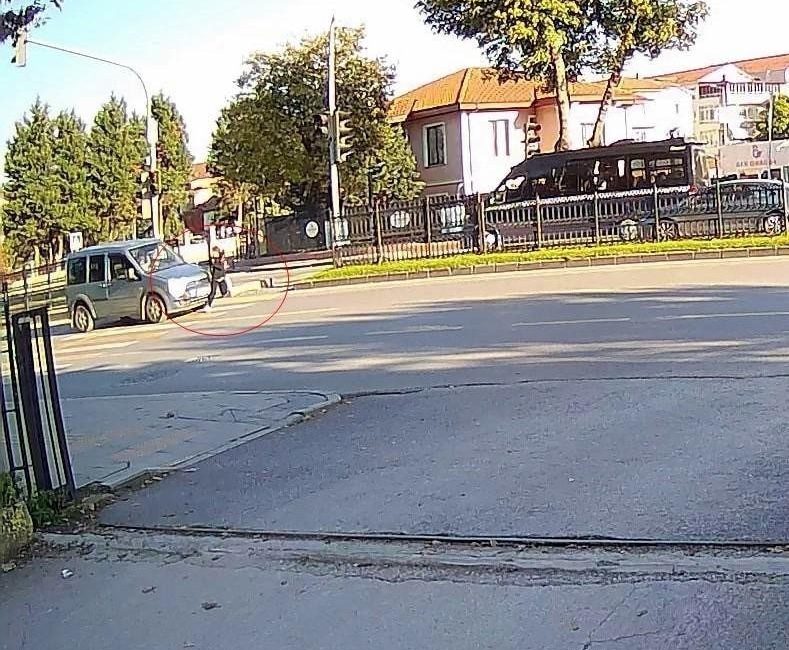 Sakarya’nın Adapazarı ilçesinde park halindeki bir araca çarptıktan sonra olay