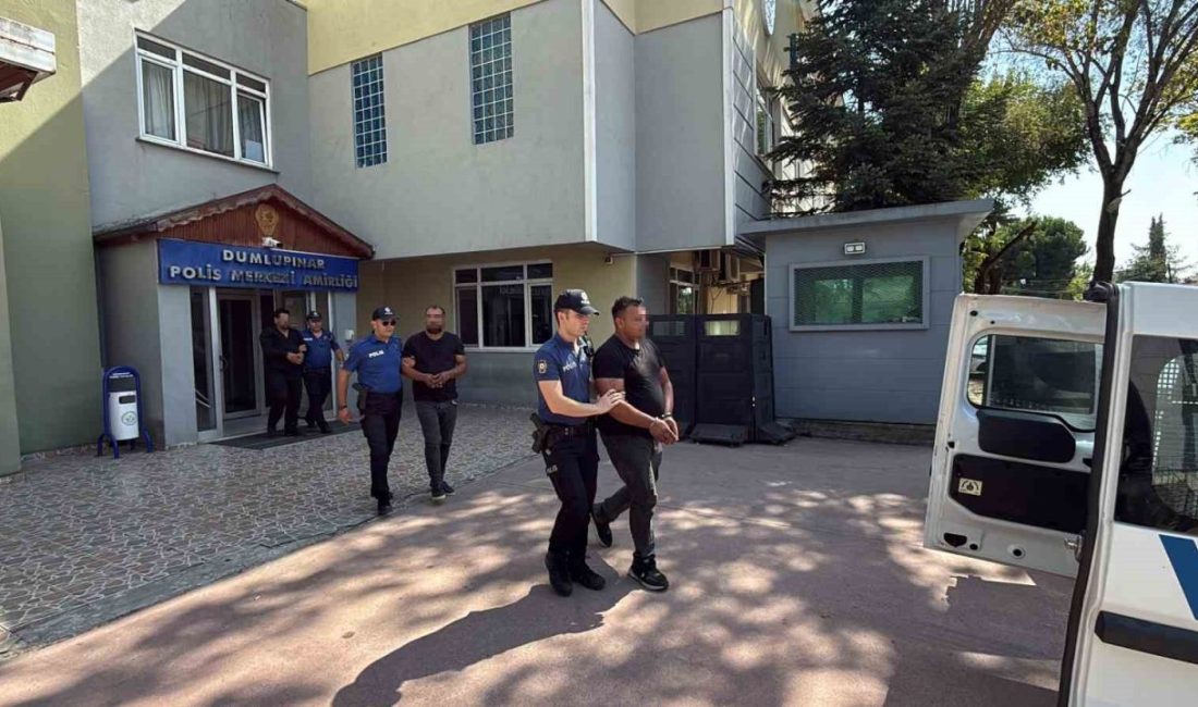 Sakarya’da 2 çocuğun yaralandığı, 4 evin yakıldığı kavgayla ilgili 4 şüpheli tutuklandı Sakarya’nın Erenler ilçesinde 2 çocuğun yaralandığı, 4 evin ateşe verildiği