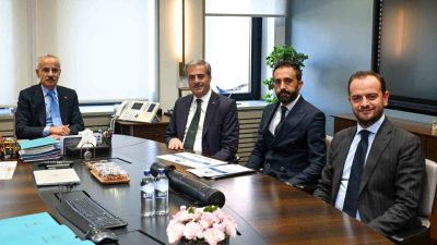 Ankara’da Ulaştırma ve Altyapı Bakanı Abdülkadir Uraloğlu’nu ziyaret eden Sakarya