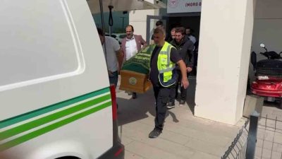 Yalova’nın Çınarcık ilçesindeki bir binanın 6’inci katındaki evinin terasından kızı