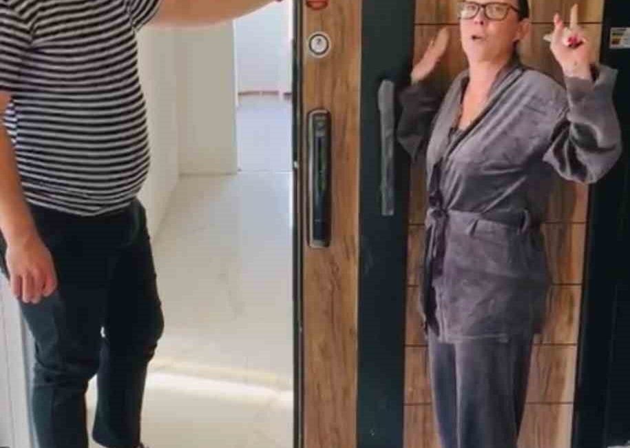 Yalova’nın Çınarcık ilçesindeki evinin 6.katından düşerek hayatını kaybeden sanatçı Güllü’nün