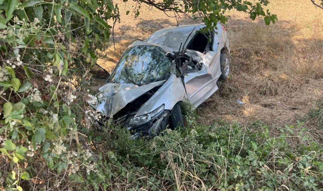 Şarampole yuvarlanan otomobil ağaçlara çarparak durabildi: 1 ağır yaralı Kastamonu’da şarampole yuvarlanan otomobil, ağaçlara çarparak durabildi. Kazada sürücü ağır