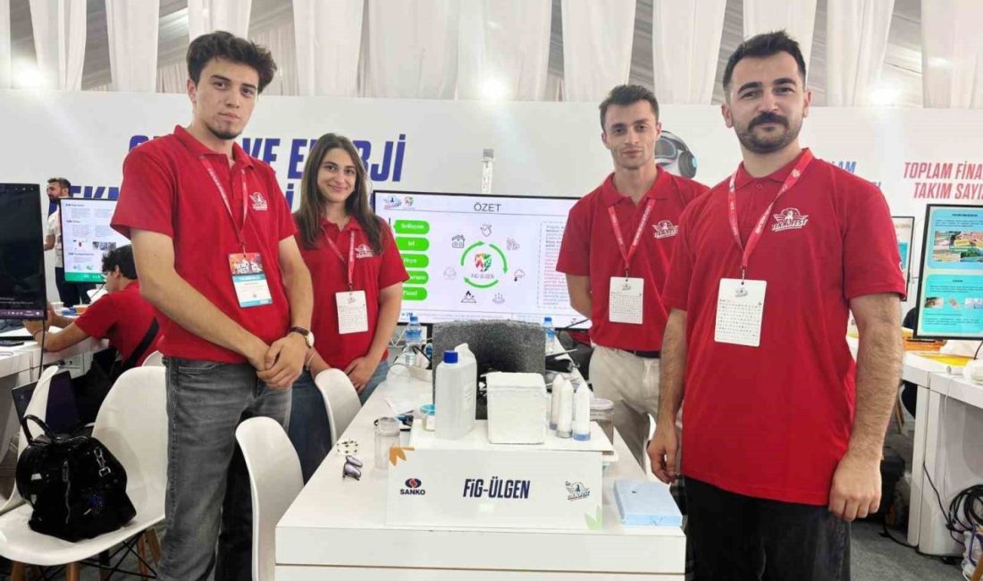 Sakarya Üniversitesi öğrencileri Ali Özmen, Sude Derin ve Ömer Faruk