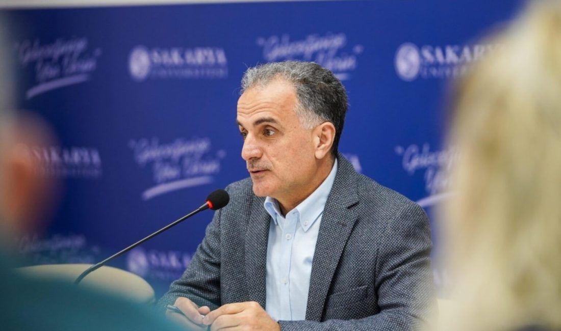 SAÜ Rektörü Hamza Al: “Geleceğin dünyasını şekillendirecek bireyleri yetiştirmeye devam edeceğiz” Sakarya Üniversitesi, 2025-2026 akademik yılına yarım asrı aşan birikiminin sağladığı