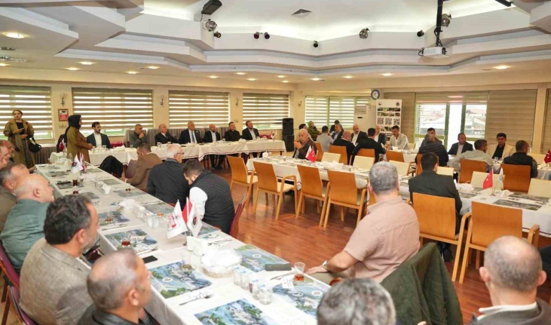 DÜZCE(İHA) – Düzce’de inşaat müteahhitleri, sektörel sorunların görüşüldüğü toplantı yapıldı.