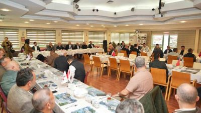 DÜZCE(İHA) – Düzce’de inşaat müteahhitleri, sektörel sorunların görüşüldüğü toplantı yapıldı.