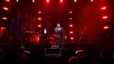 Bilecik’in Söğüt ilçesinde gerçekleştirilen Semicenk konserinde izdiham yaşandı. Bilecik’in Söğüt