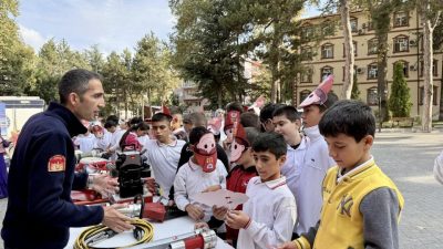 Bilecik’in Söğüt ilçesinde İtfaiyecilik ve Yangından Korunma Haftası kapsamında, etkinlik